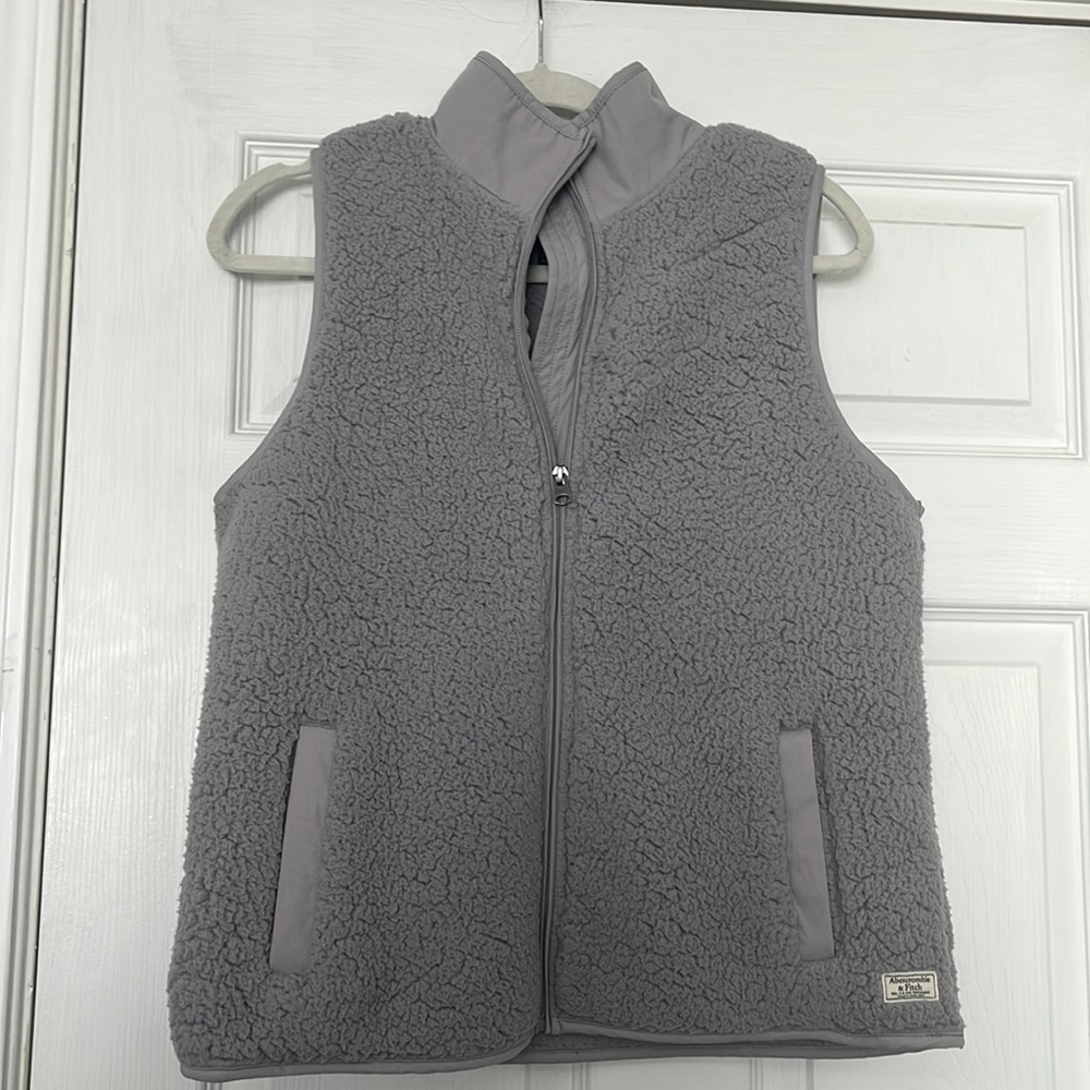 “Abercrombie & Fitch Women’s Sherpa vest size medium”